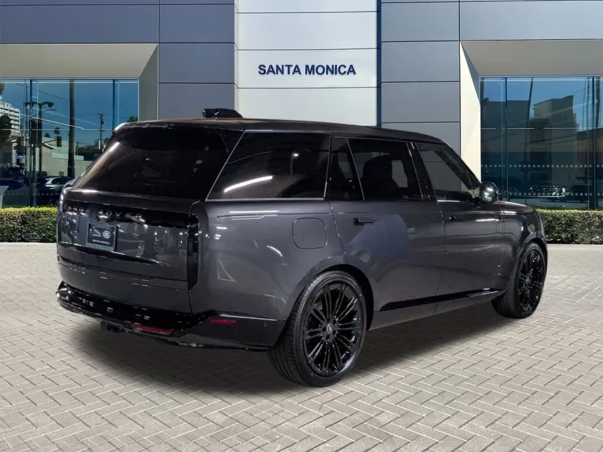 2025 Land Rover Range Rover SE photo 1