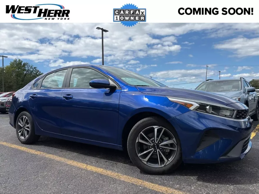 2023 Kia Forte LXS photo 1