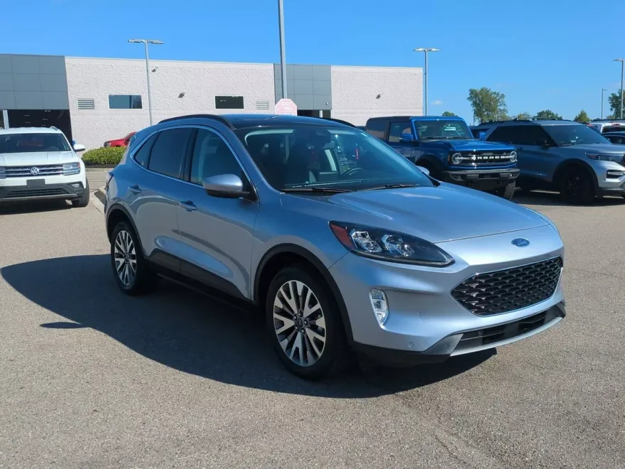 2022 Ford Escape Titanium photo 1