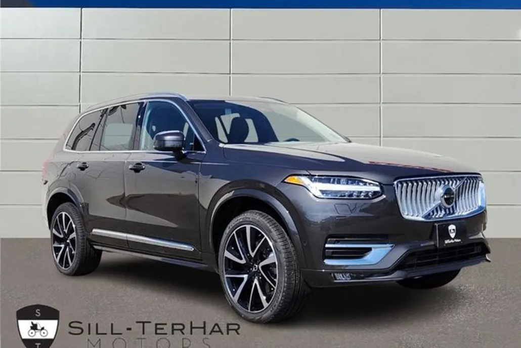 2025 Volvo XC90 B5 Plus photo 1