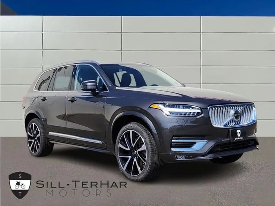 2025 Volvo XC90 B5 Plus photo 1