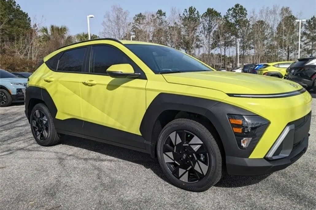 2025 Hyundai Kona SEL photo 1