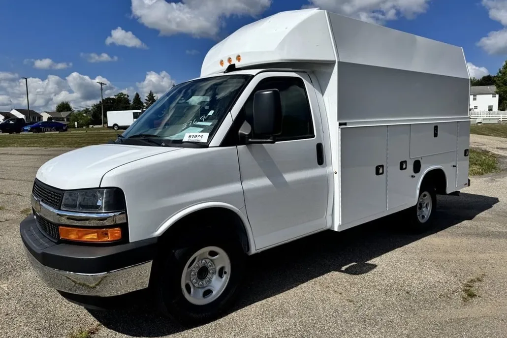 2025 Chevrolet Express Cutaway Van photo 1