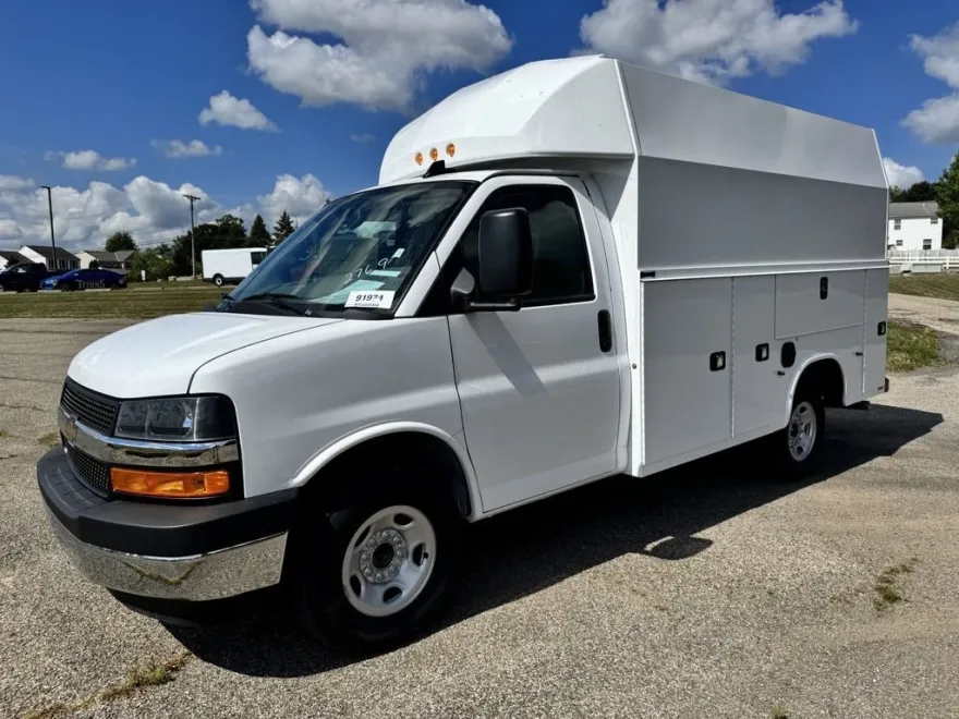 2025 Chevrolet Express Cutaway Van photo 1
