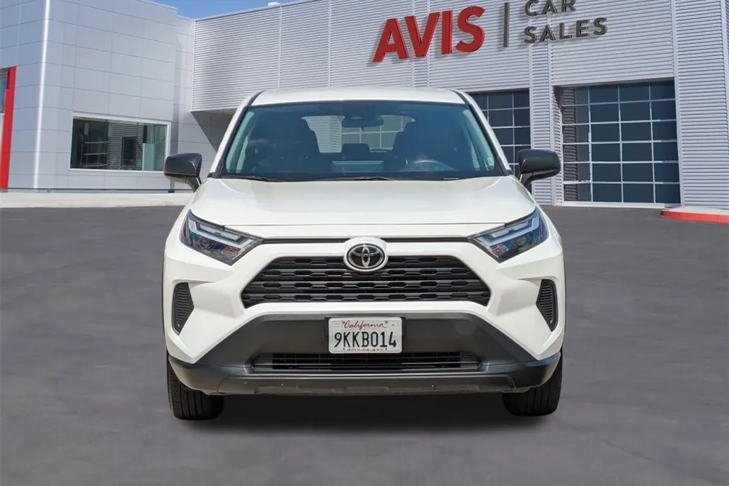 2024 Toyota RAV4 LE photo 1