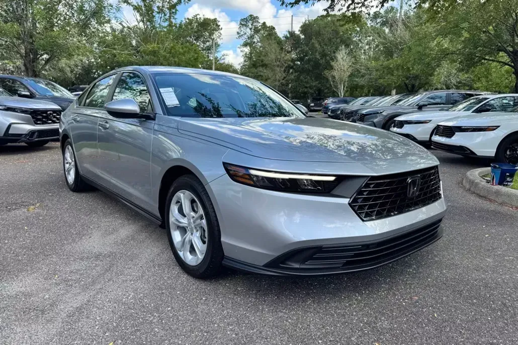 2025 Honda Accord LX photo 1