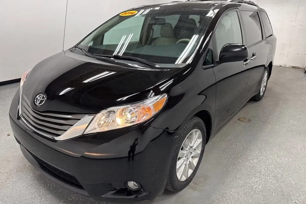 2014 Toyota Sienna Limited photo 1