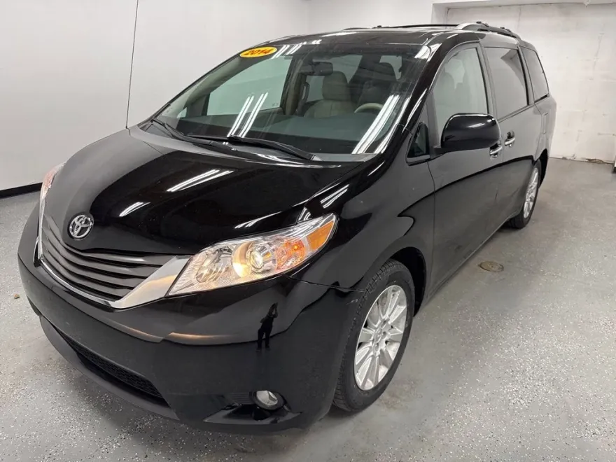 2014 Toyota Sienna Limited photo 1