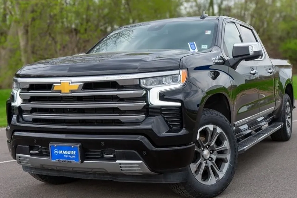 2024 Chevrolet Silverado 1500 High Country photo 1