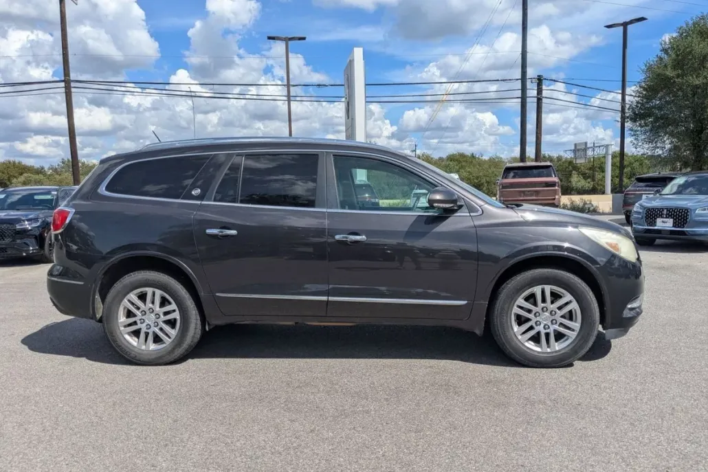 2015 Buick Enclave Convenience photo 1