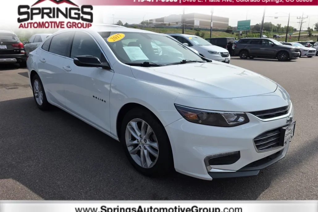 2017 Chevrolet Malibu 1LT photo 1