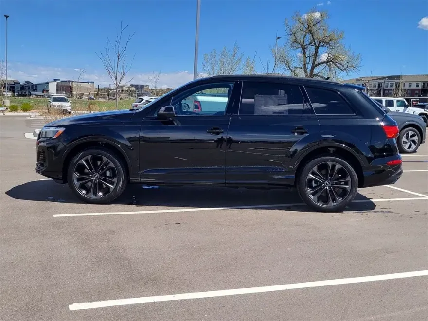 2025 Audi Q7 55 Premium Plus photo 2
