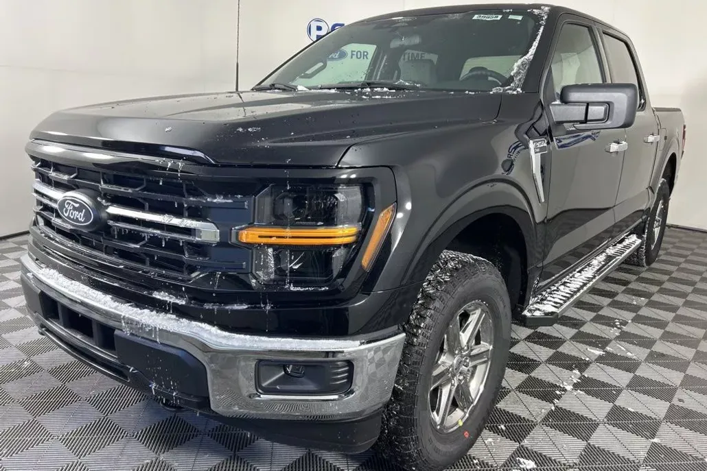 2025 Ford F-150 XLT photo 1