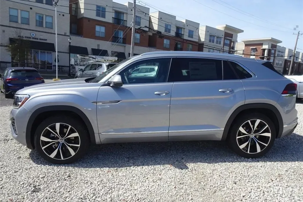 2024 Volkswagen Atlas Cross Sport SEL Premium R-Line photo 1