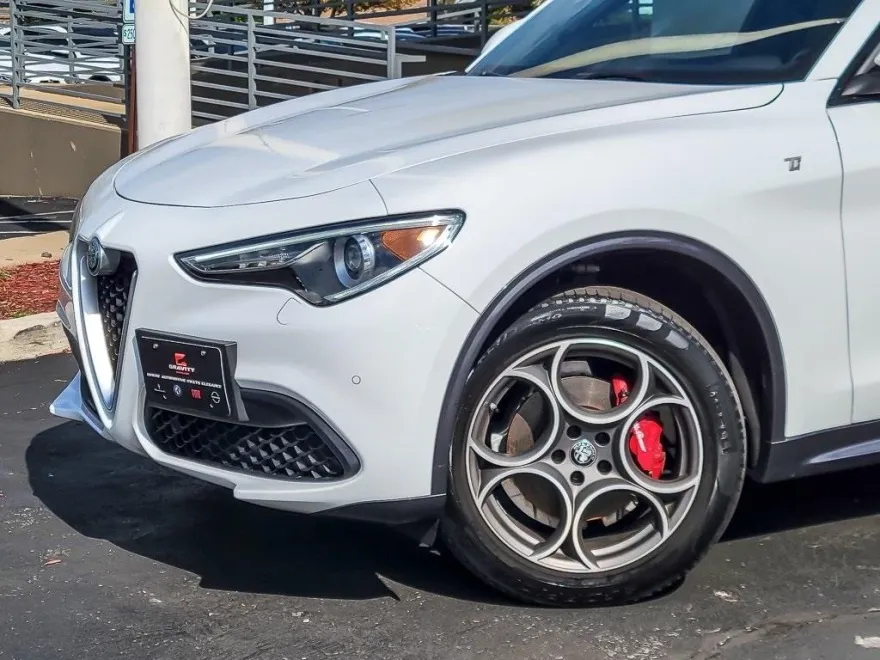 2022 Alfa Romeo Stelvio Ti photo 1