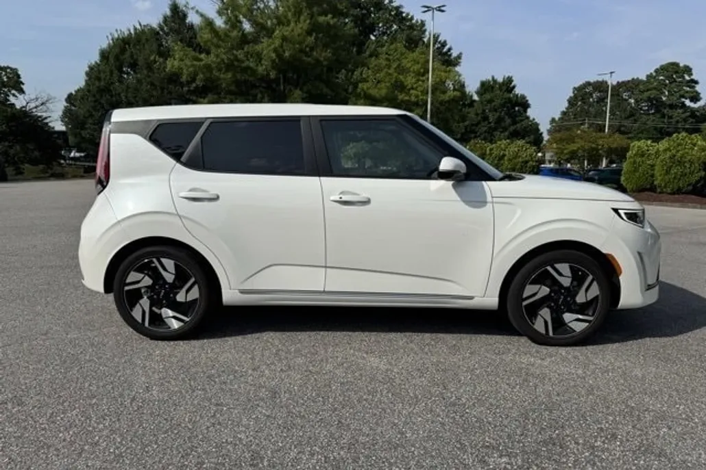 2023 Kia Soul GT-Line photo 1