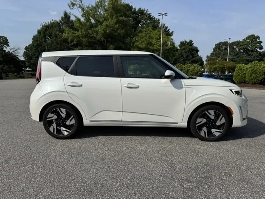 2023 Kia Soul GT-Line photo 1