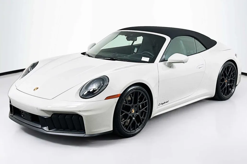 2025 Porsche 911 GTS photo 1