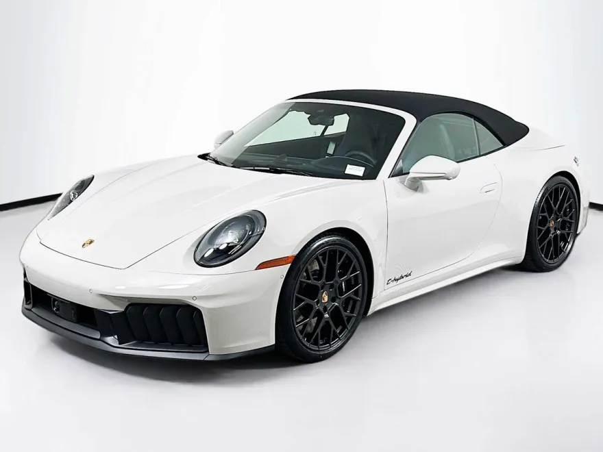 2025 Porsche 911 GTS photo 1