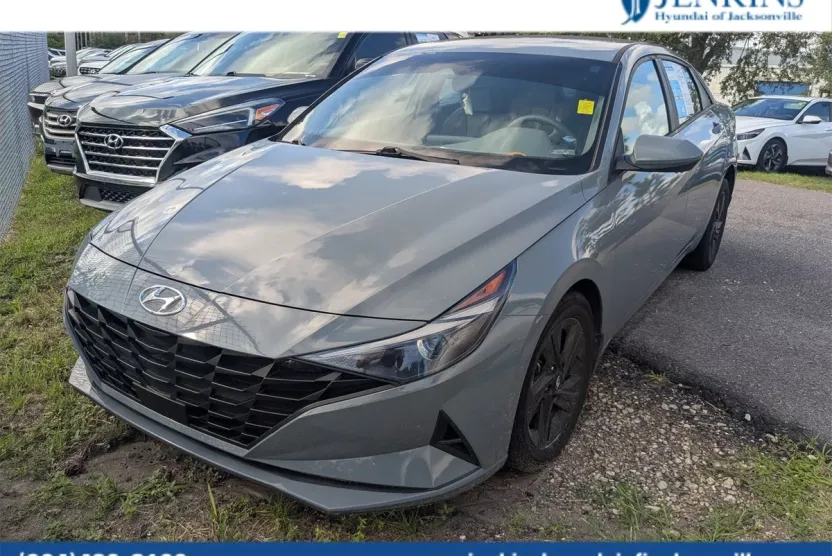 2022 Hyundai Elantra SEL Convenience photo 1