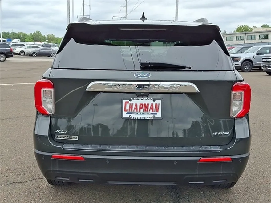 2022 Ford Explorer XLT photo 1