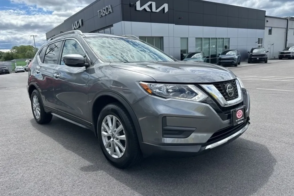 2018 Nissan Rogue SV photo 1