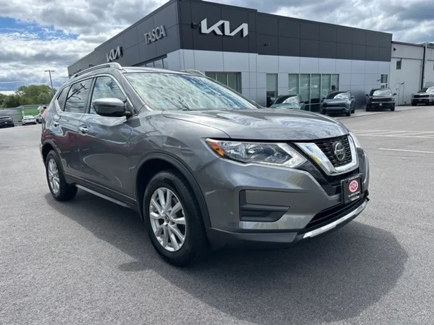2018 Nissan Rogue SV photo 1