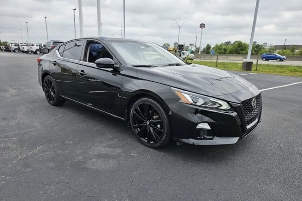 2022 Nissan Altima 2.5 SR photo 1