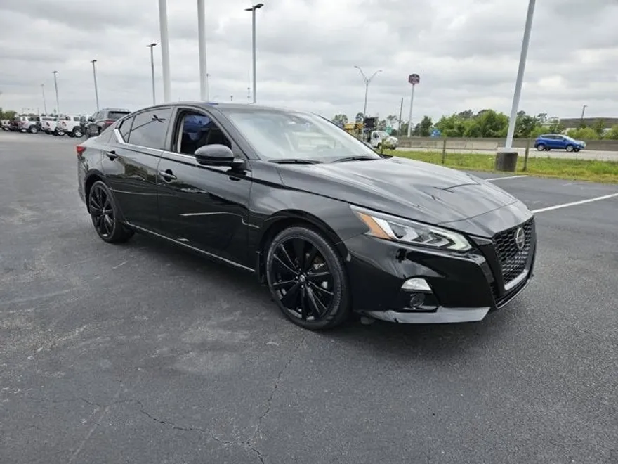 2022 Nissan Altima 2.5 SR photo 1