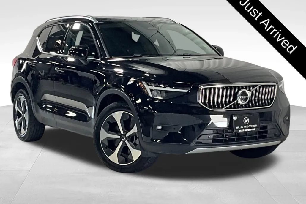 2025 Volvo XC40 Plus photo 1