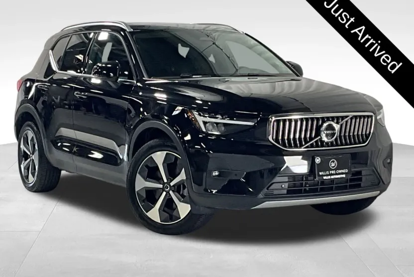 2025 Volvo XC40 Plus photo 1