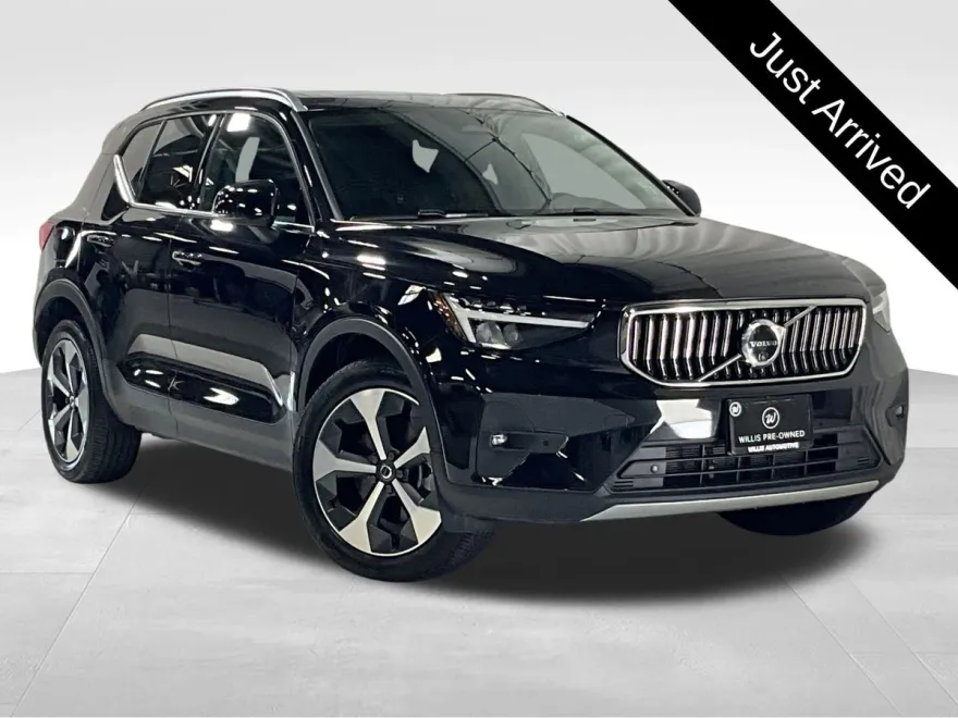 2025 Volvo XC40 Plus photo 1