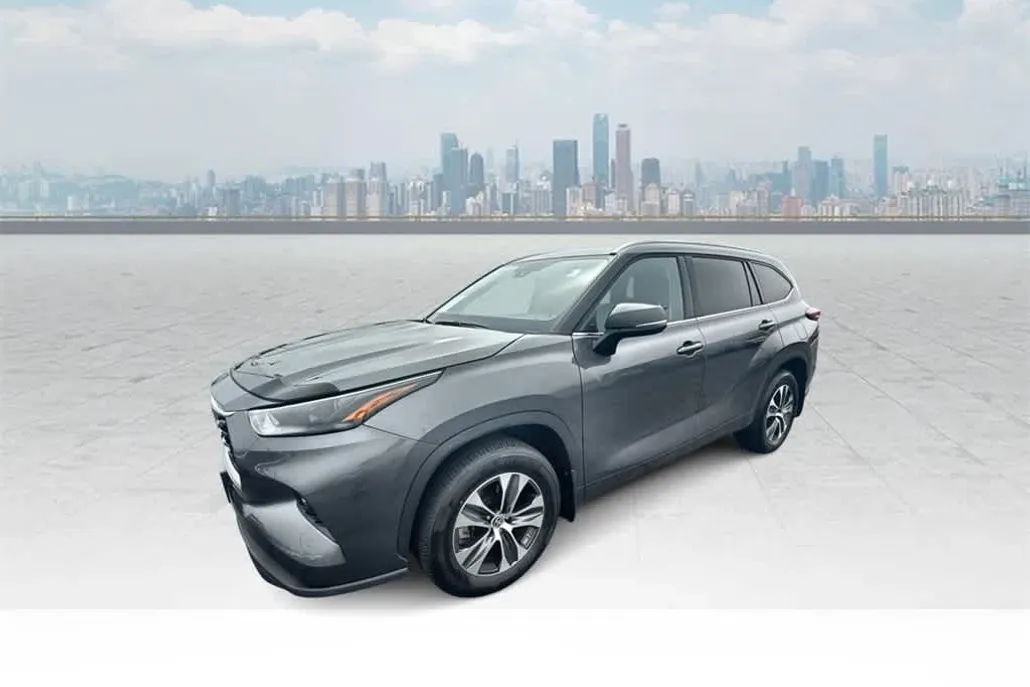 2022 Toyota Highlander XLE photo 1