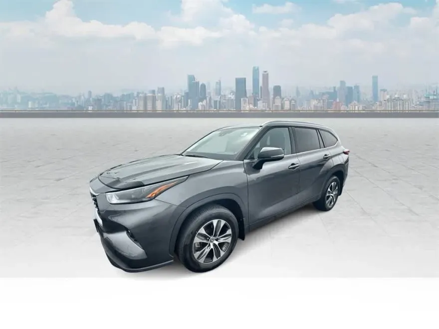 2022 Toyota Highlander XLE photo 1