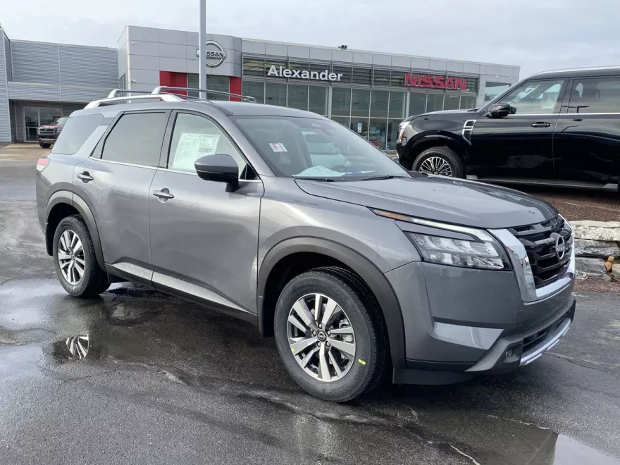 2025 Nissan Pathfinder SL photo 1