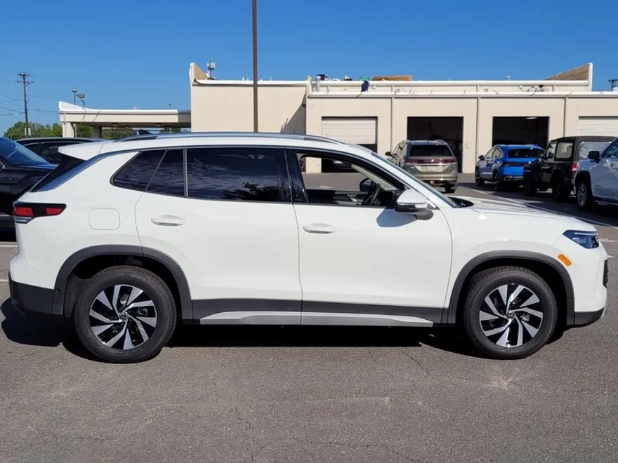 2025 Volkswagen Tiguan S photo 1