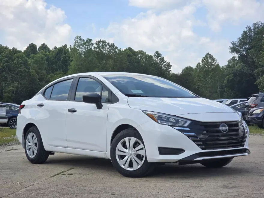 2025 Nissan Versa 1.6 S photo 1