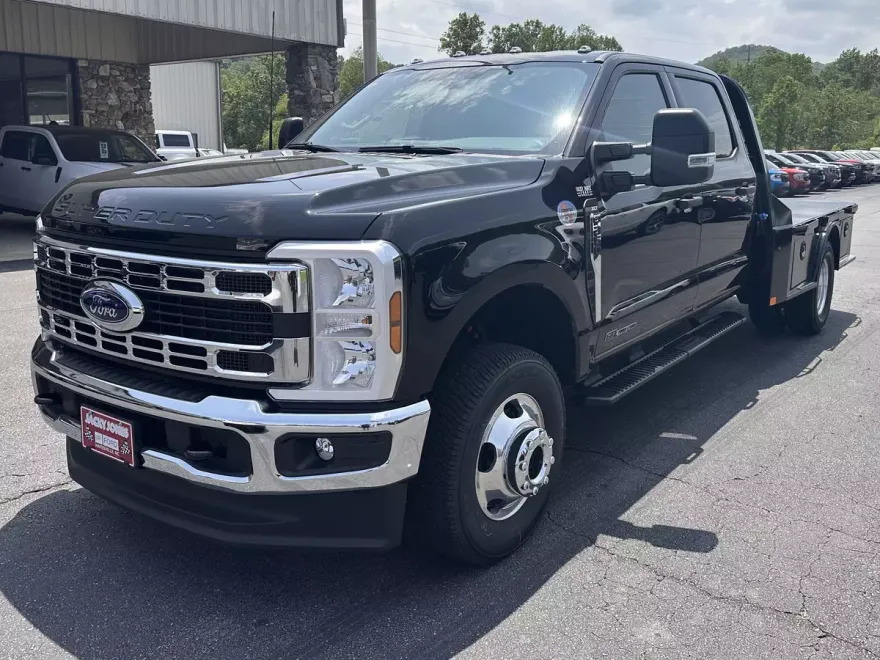 2025 Ford F-350 XLT photo 1