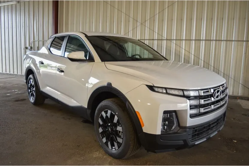 2025 Hyundai Santa Cruz SE photo 1
