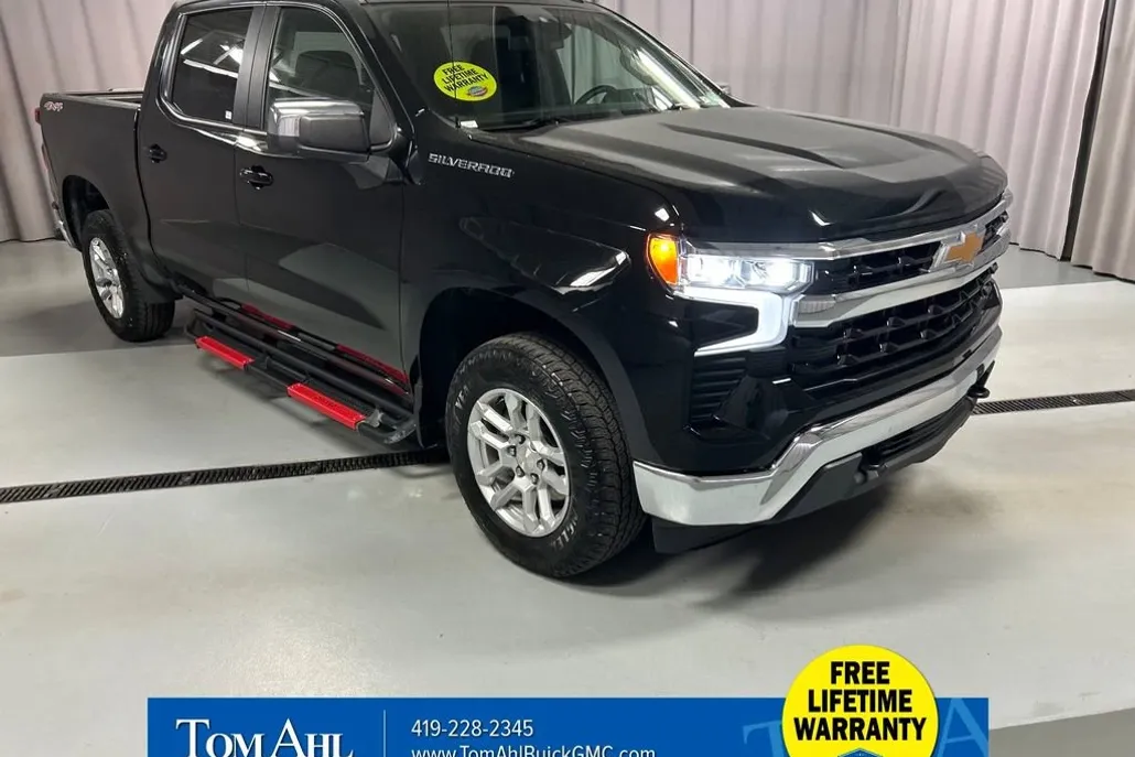2024 Chevrolet Silverado 1500 LT photo 1