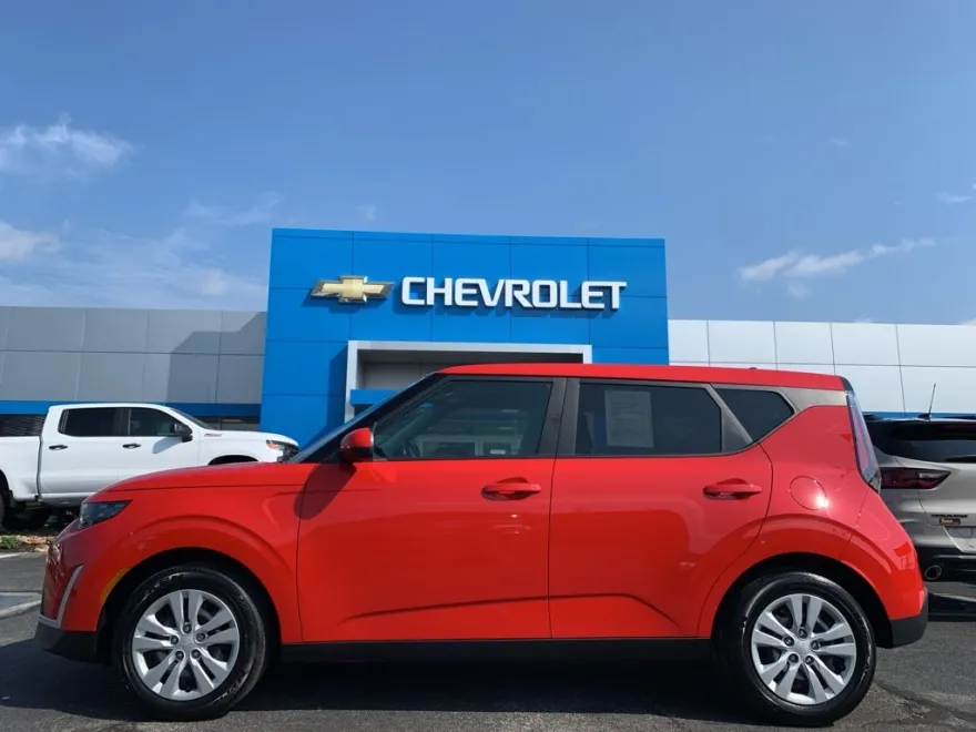 2023 Kia Soul LX photo 1