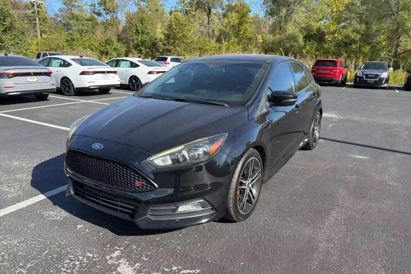 2017 Ford Focus ST photo 1