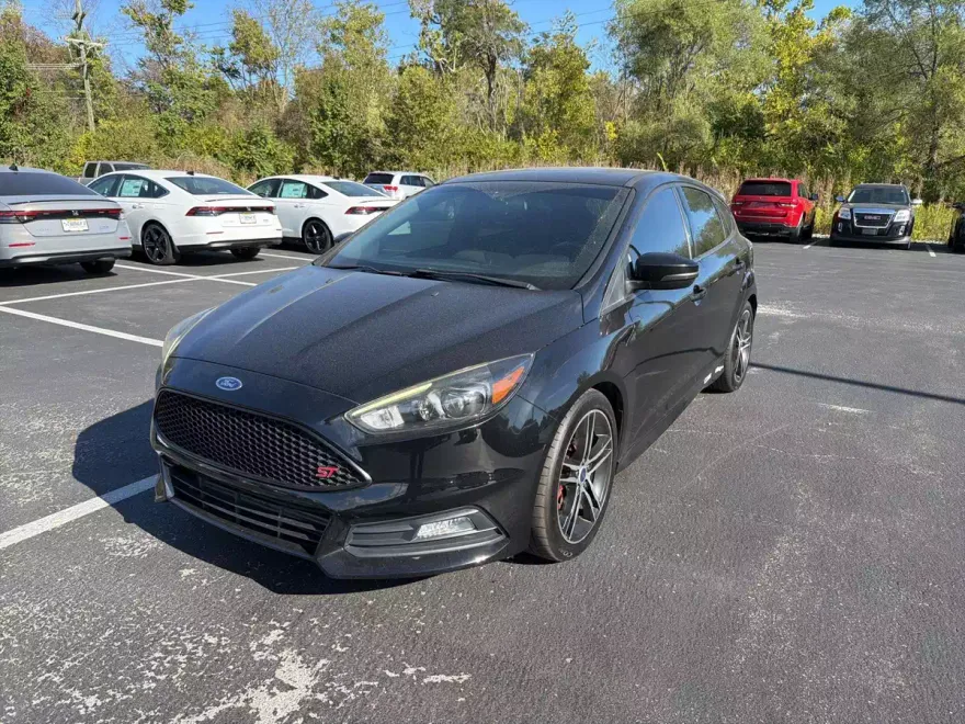 2017 Ford Focus ST photo 1