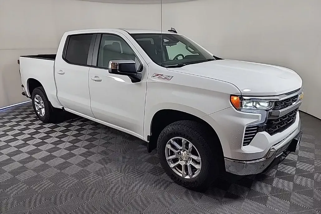 2026 Chevrolet Silverado 1500 LT photo 1