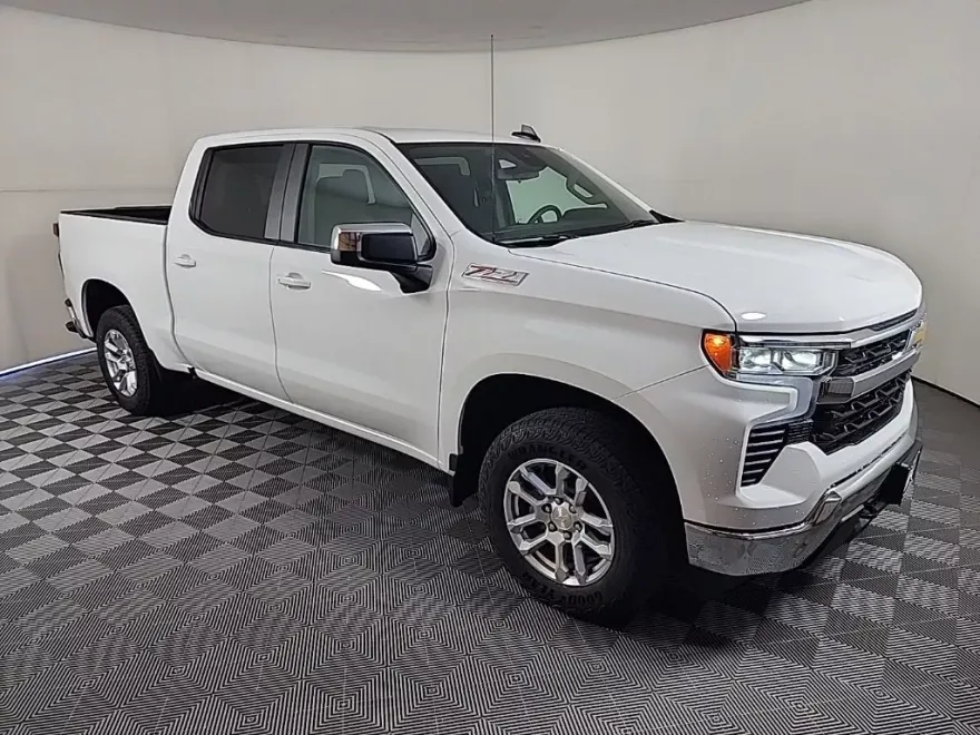 2026 Chevrolet Silverado 1500 LT photo 1