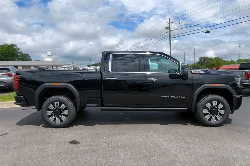 2025 Gmc Sierra HD Denali photo 1