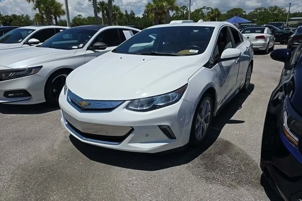 2018 Chevrolet Volt Premier photo 1