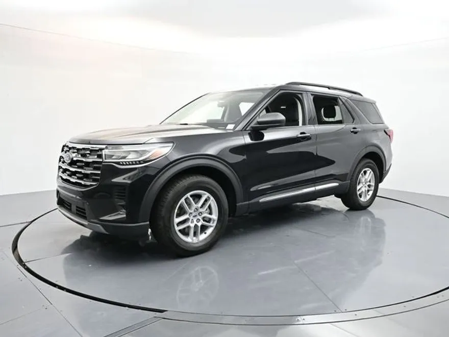 2025 Ford Explorer photo 1