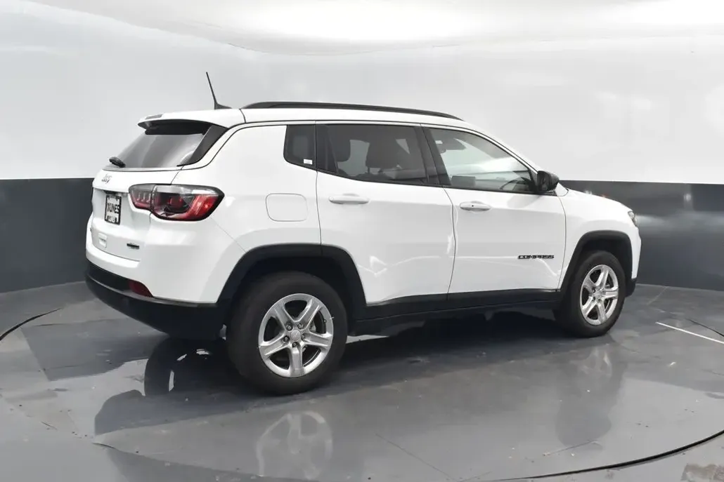 2023 Jeep Compass Latitude photo 1