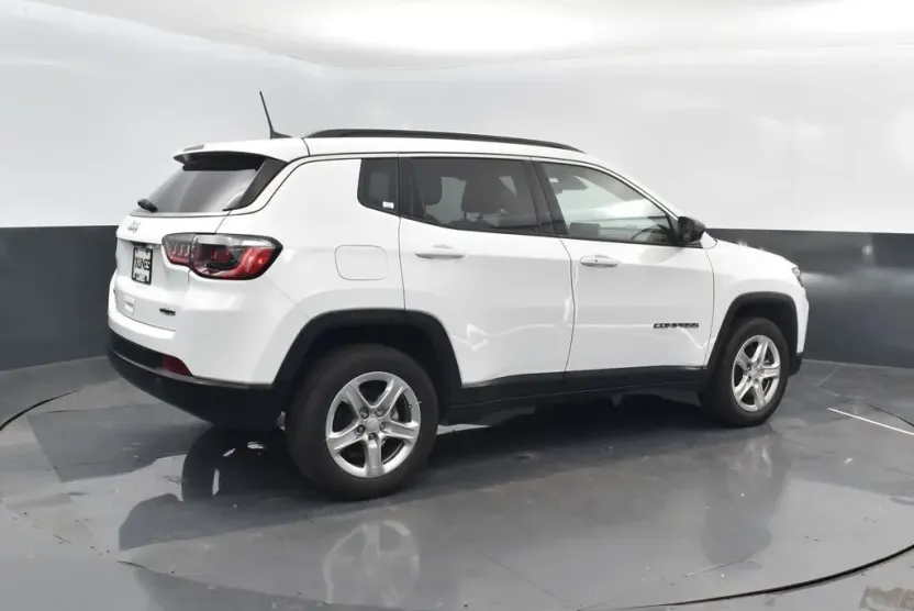 2023 Jeep Compass Latitude photo 1